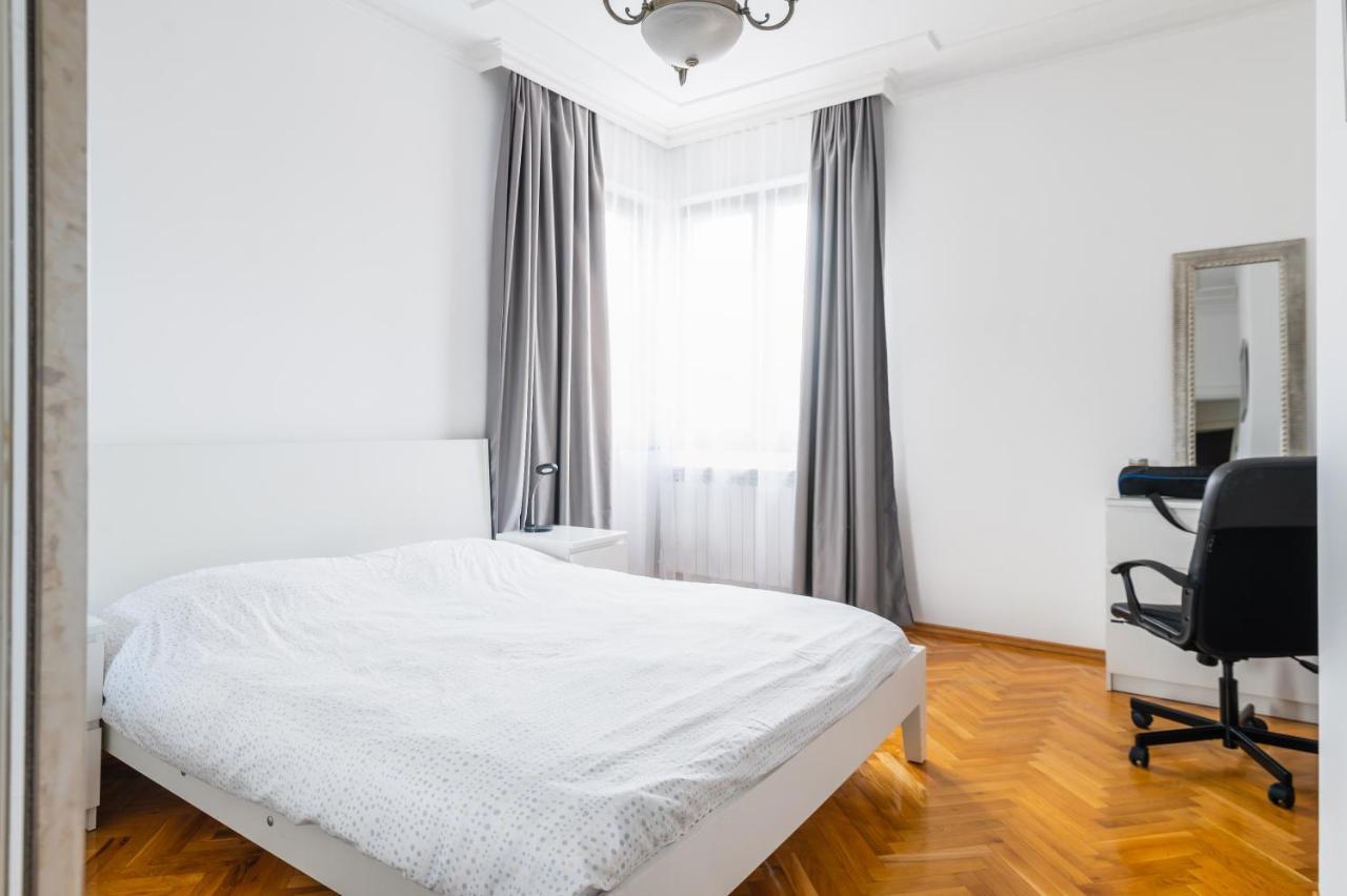 Vitosha Str 2Bd White & Blue Apt By Flat Mаnager ソフィア エクステリア 写真