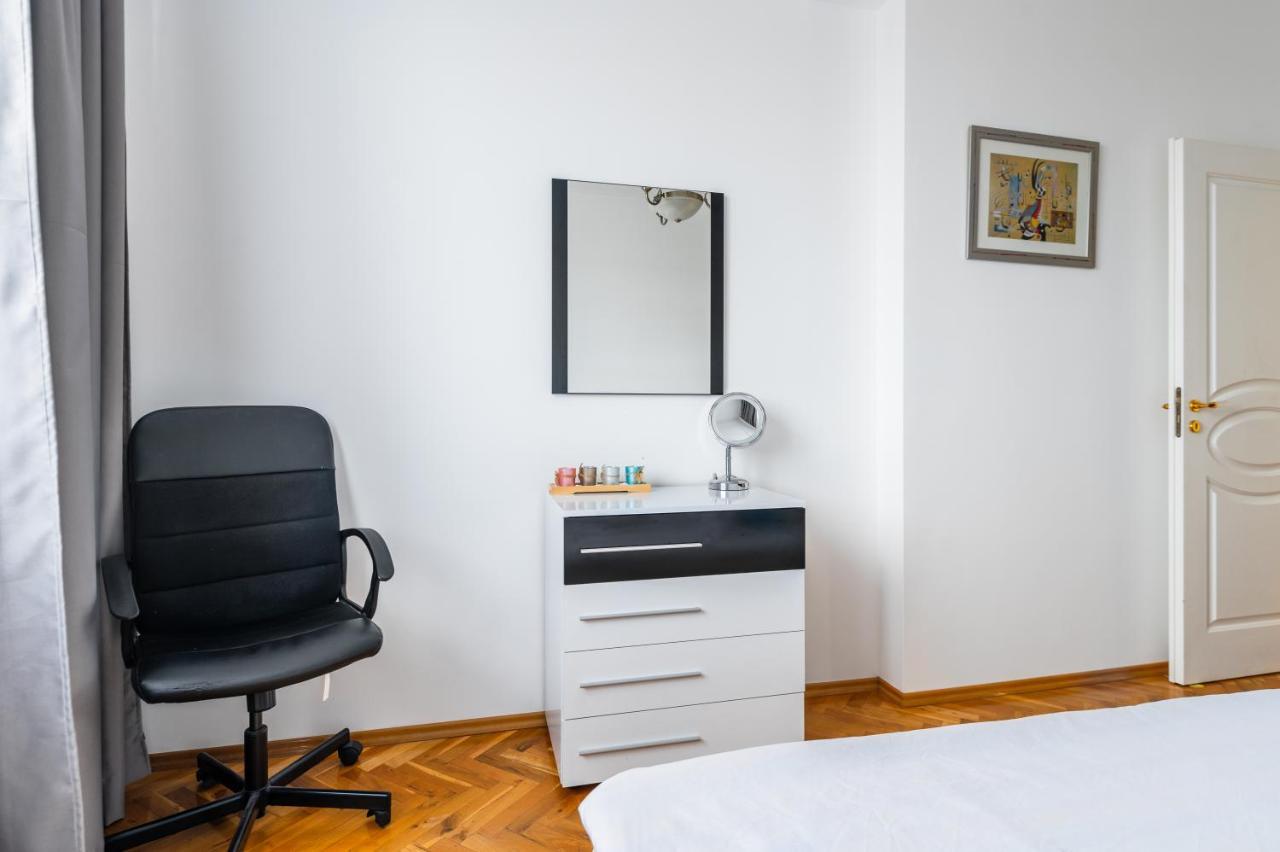 Vitosha Str 2Bd White & Blue Apt By Flat Mаnager ソフィア エクステリア 写真